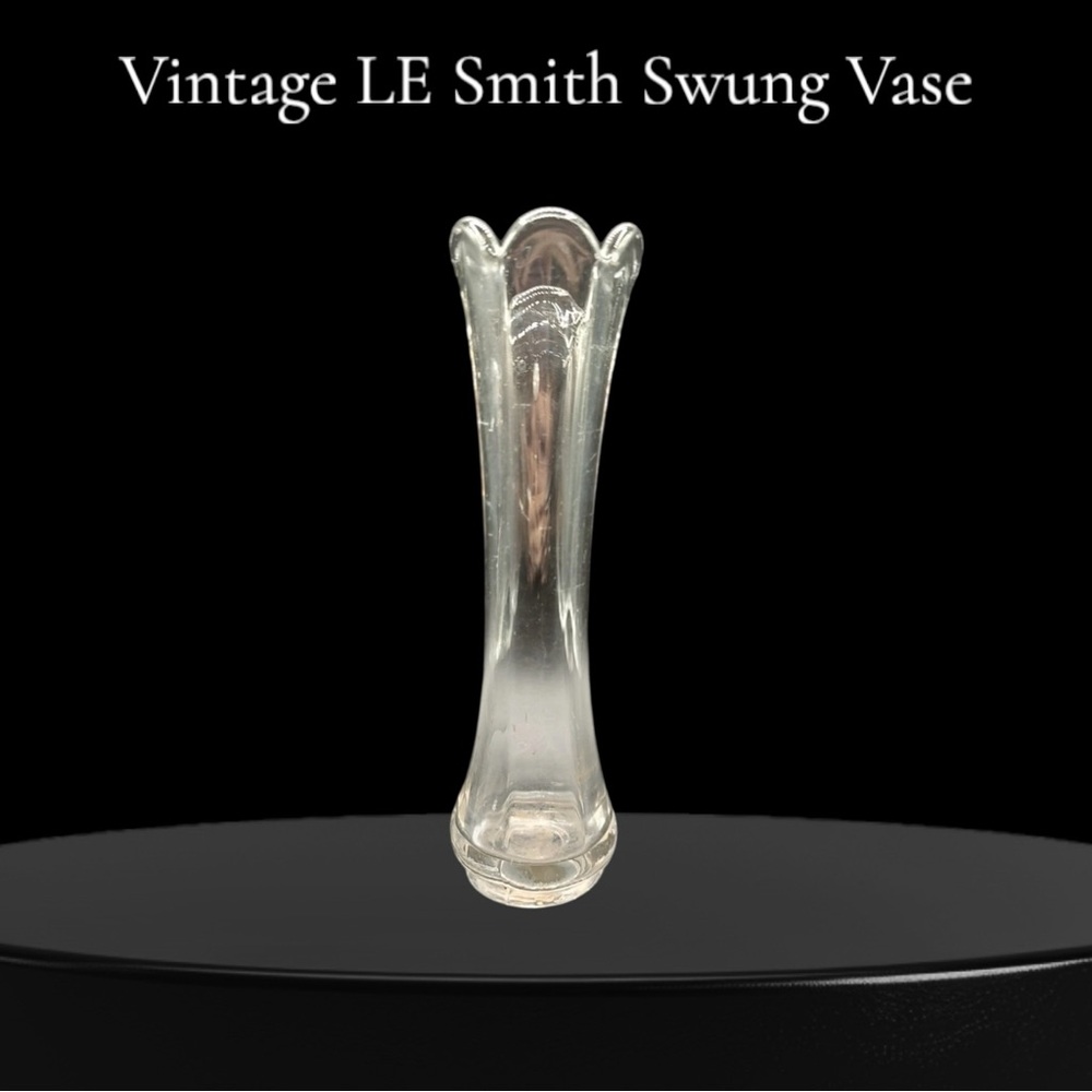 Vintage L.E. SMITH Stretch Clear Swung Ribbed Vase - Picture 1 of 10
